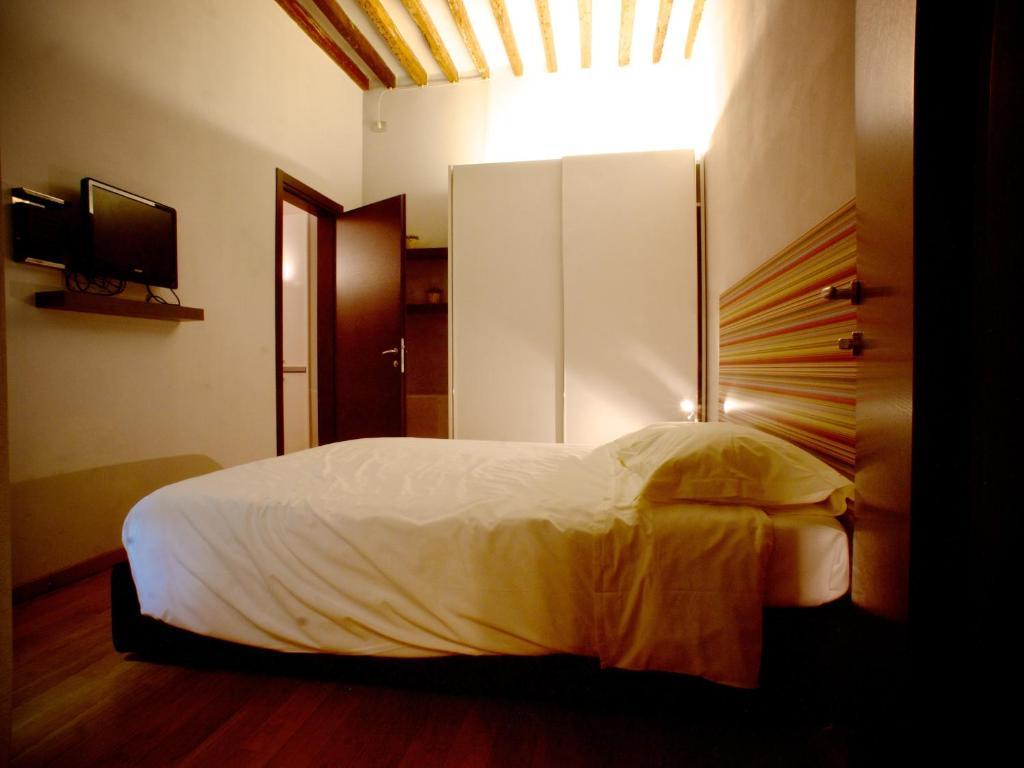 Parizzi Suites & Restaurant Parma Quarto foto